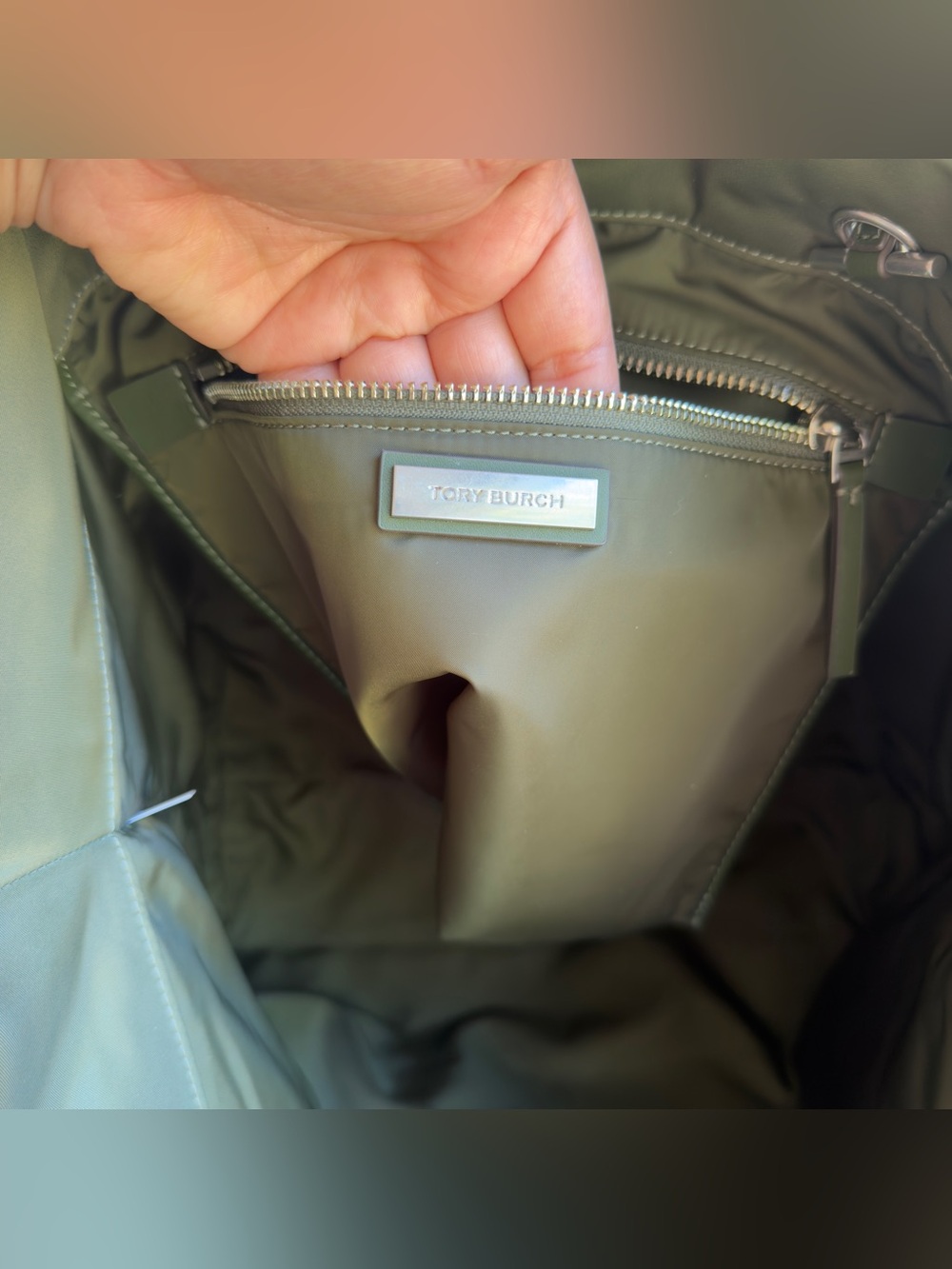 Tory Burch Ella Chain
Tote Olive - Picture 7 of 10